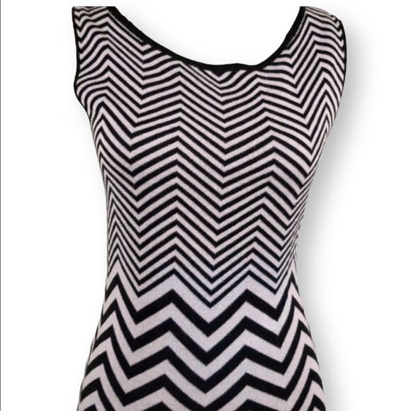 Alice + Olivia Vix Chevron Zig Zag Knit Mini Sweater Dress US S - Picture 3 of 8
